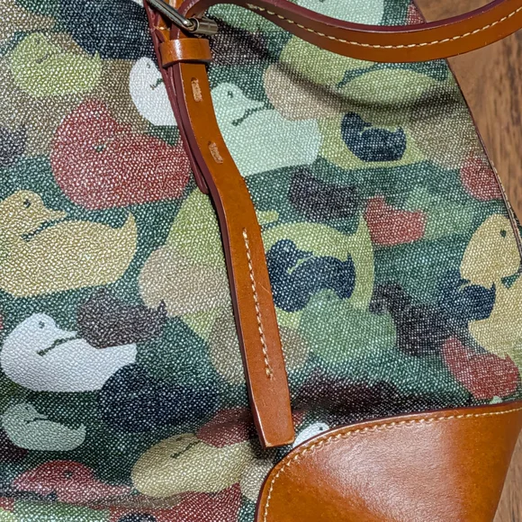 Retired Dooney & Bourke Duck Dynasty Tan Canvas with Brown Leather Logo Patch - Picture 8 of 10